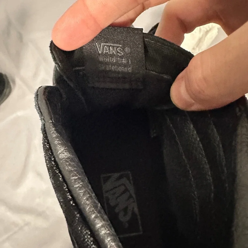 Vans UA Sk8-Hi Reissue Mens Size 7 W8.5 Black Velvet High Top Sample VN0A2XSBNQ9